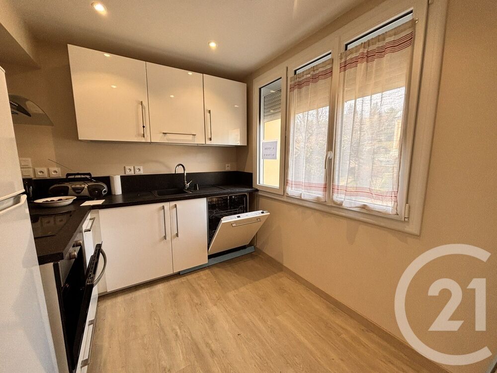 Nichée au c½ur de Chalabre, cette maison entièrement rén....