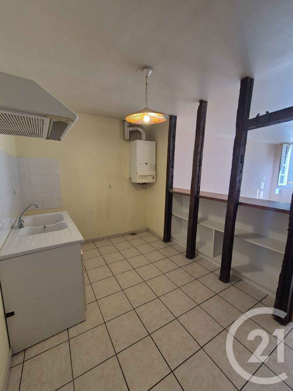 Nichée au c½ur de Mirepoix, cette location de 78m² vous ....