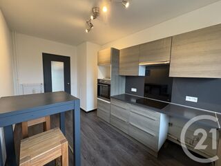  Appartement à louer 3 pièces 77 m²