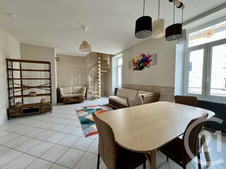  Appartement à louer 4 pièces 79 m²