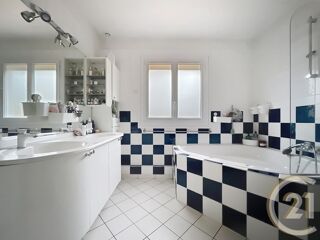  Maison � vendre 6 pi�ces 219 m�