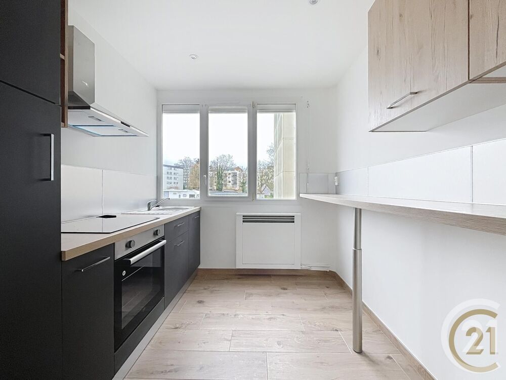 Cet appartement rénové avec goût, situé au pied des comm....