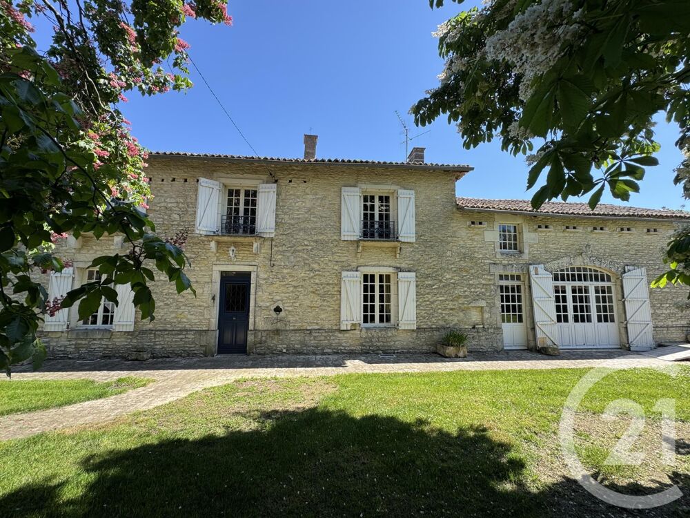 Belle propriété de la fin du XIX ième avec belle piscine....