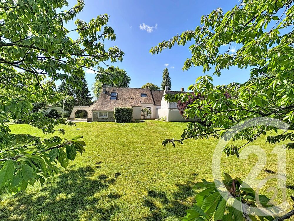 Située à DORMELLES, cette belle maison plein de caractèr....