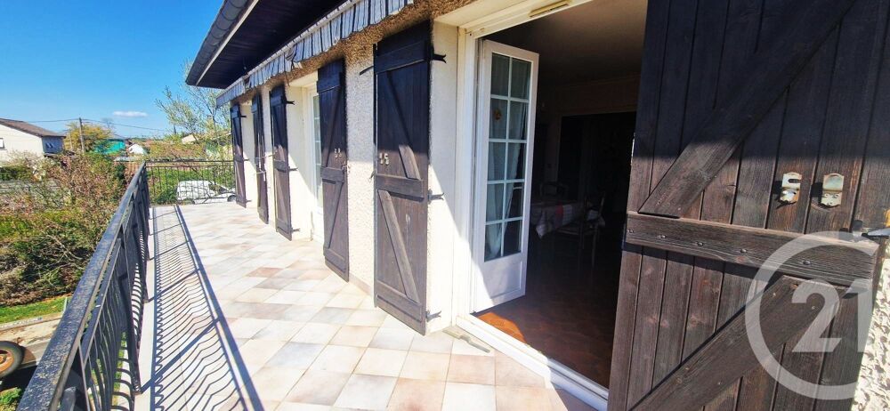 À deux pas du centre du village de Fareins, cette maison....