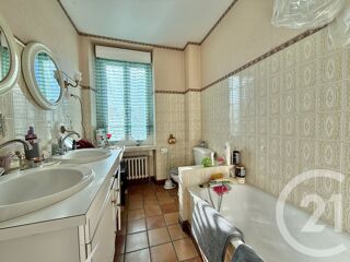  Appartement à louer 3 pièces 76 m²