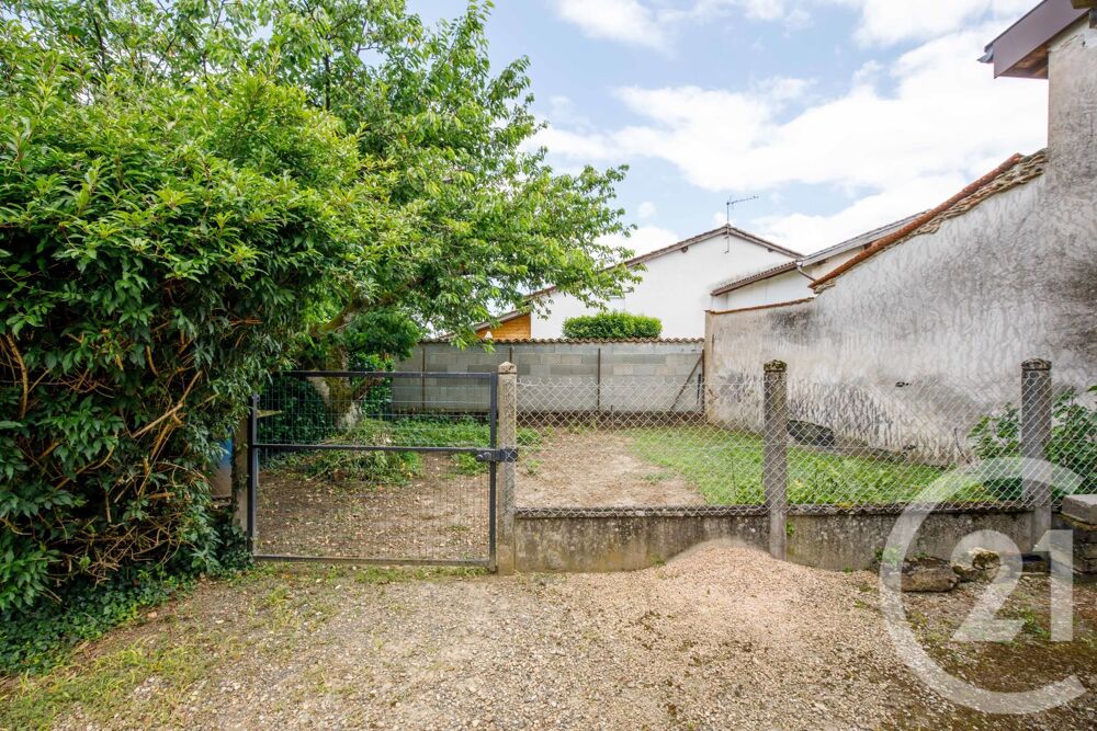 Située sur la commune prisée de Massieux, à seulement un....