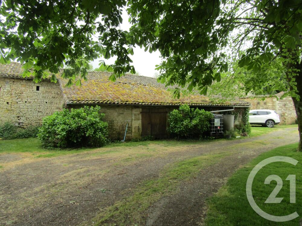 A SAINT COUTANT à quelques minutes des commerces et écol....