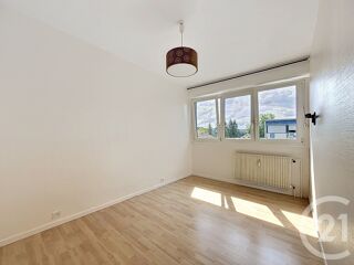  Appartement à louer 4 pièces 81 m²