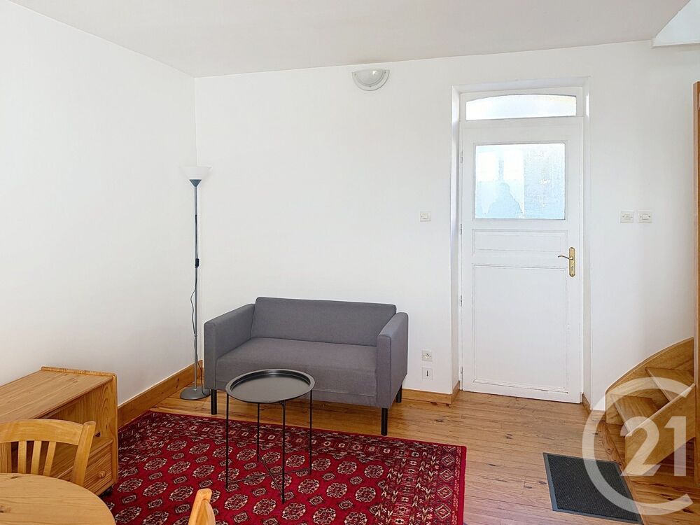 REDON Appartement en duplex meublé Situé à 500....