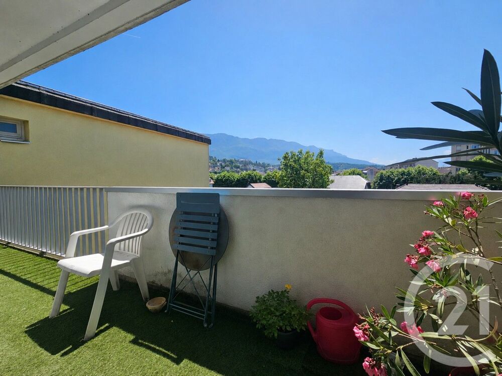 Aix-les-Bains Dernier étage avec balcon, garage et cave....