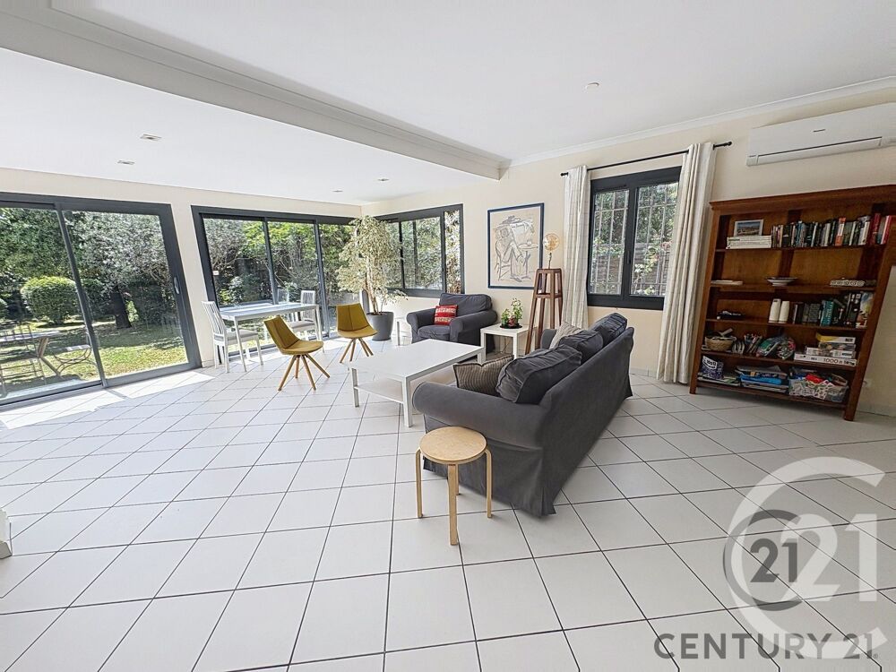 location Maison - 6 pièce(s) - 205 m² Villeneuve-lès-Avignon (30400)