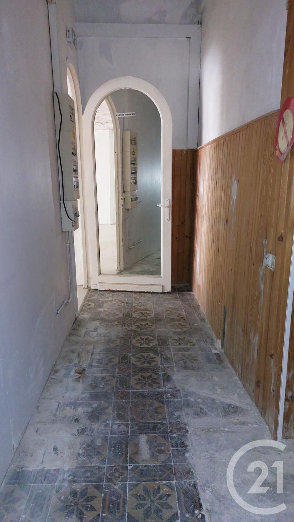 LIMOUX plein centre ville: local commercial idéalement s....