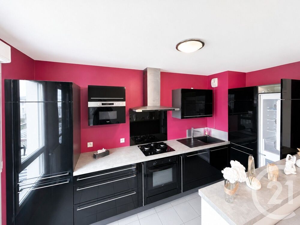 Century 21 Hennequin à le plaisir de vous présenter à la....