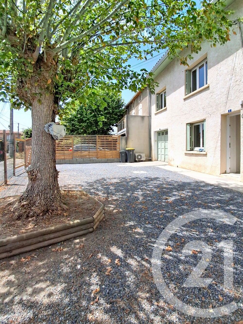 À Verniolle, rare sur le secteur, découvrez cette spacie....