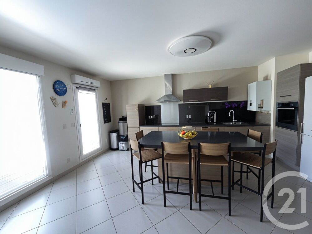 Découvrez ce superbe T3 récent en rez-de-jardin, idéalem....