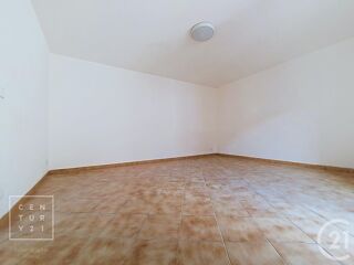 location Appartement - 3 pièce(s) - 79 m² Toulouges (66350)