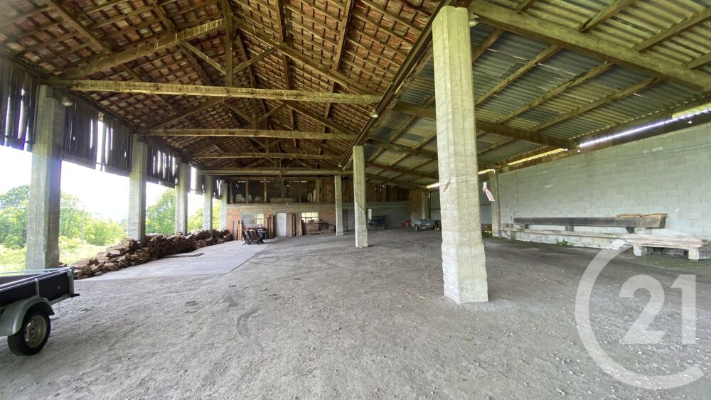 Nichée au c½ur de Galan, cette vaste structure de 1 155m....