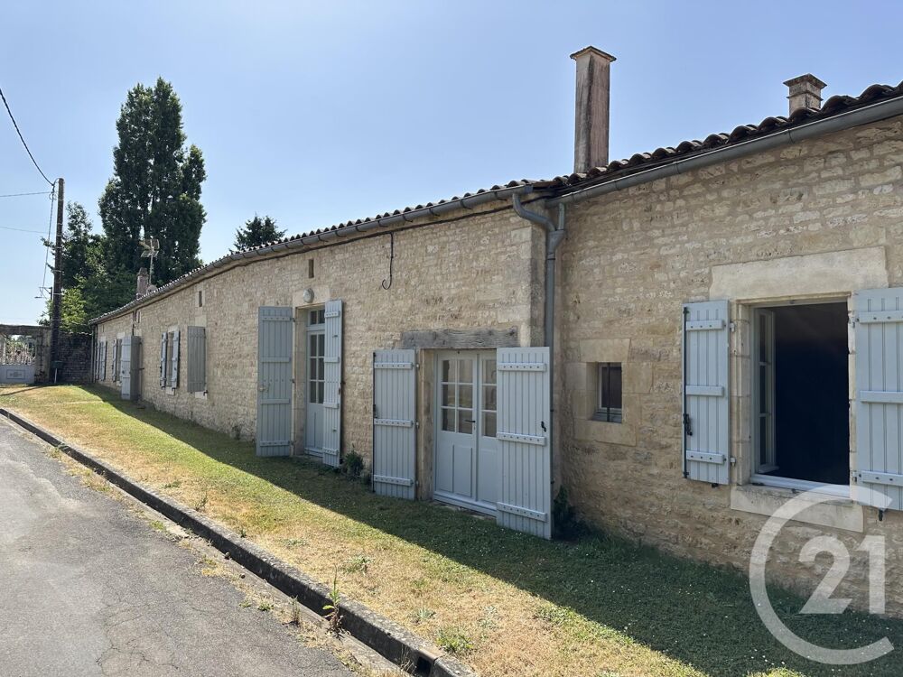 Cette maison ancienne en pierre se situe sur la commune ....