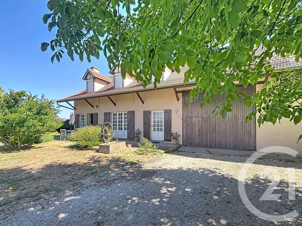 Située sur la commune de Bey, cette maison de type ferme....
