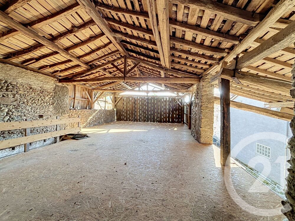 Maison d'habitation avec grange, hangar, cour intérieure....