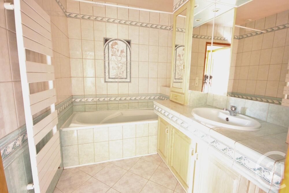 location Appartement - 3 pièce(s) - 103 m² Rumilly (74150)
