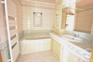  Appartement à louer 3 pièces 103 m²