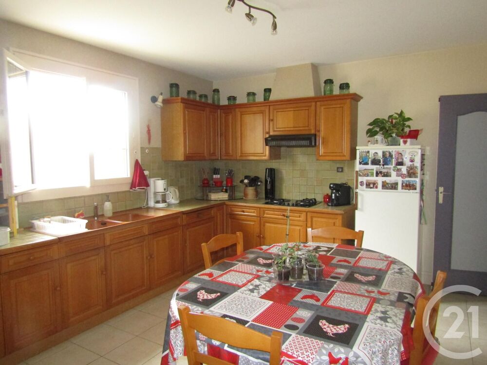vente Maison - 5 pièce(s) - 132 m² Chef-Boutonne (79110)