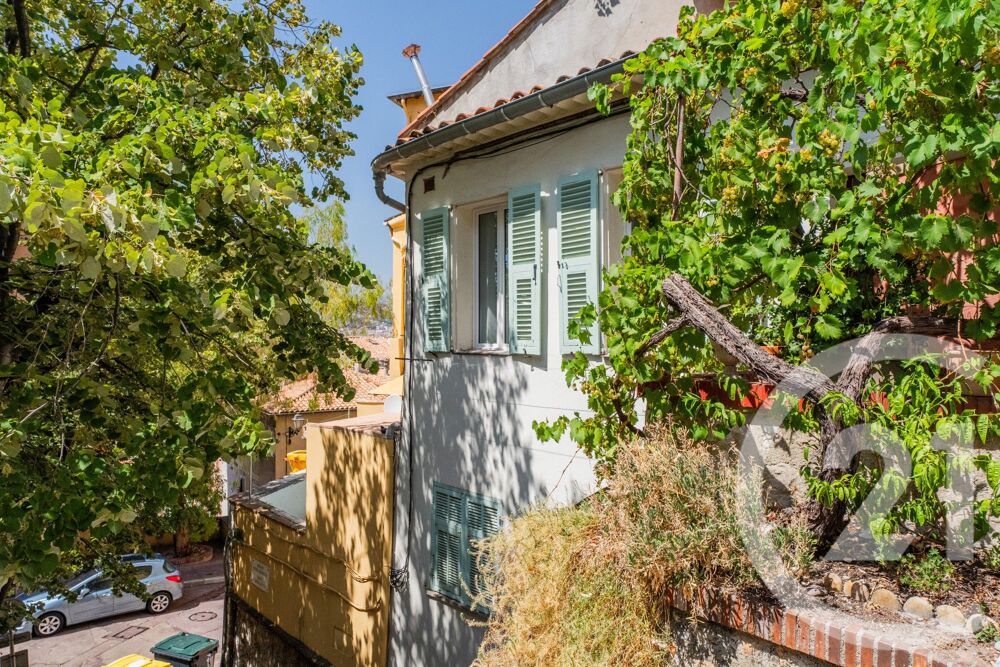 VIEUX NICE - RARE À LA VENTE ! Niché au pied de....