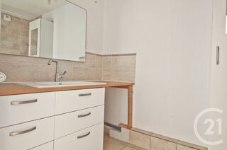  Appartement à louer 3 pièces 65 m²