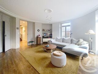  Appartement à louer 4 pièces 137 m²