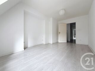  Appartement à louer 3 pièces 80 m²