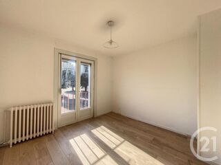  Appartement à louer 3 pièces 65 m²