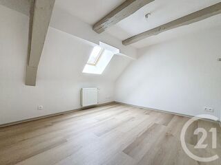  Appartement à louer 4 pièces 114 m²