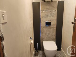  Maison  vendre 9 pices 305 m