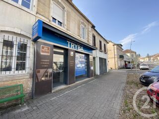  Appartement à louer 3 pièces 104 m²