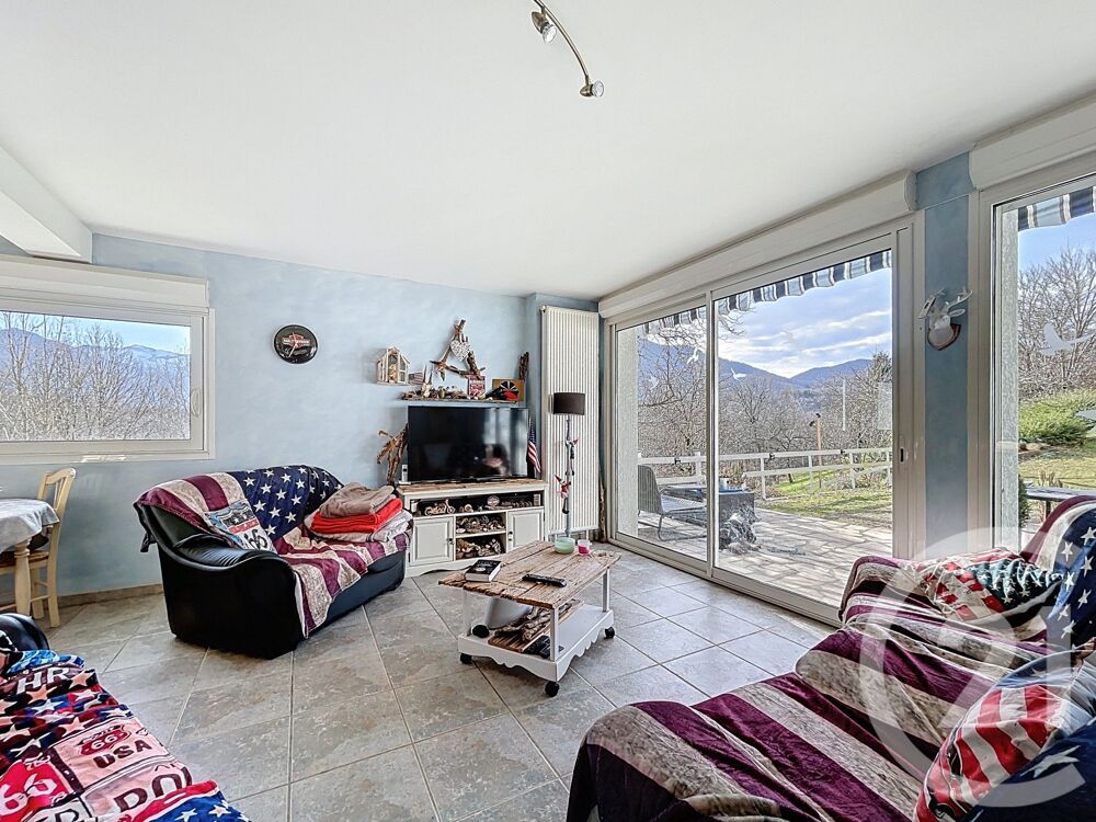En bordure d'un hameau paisible, cette maison bénéficie ....