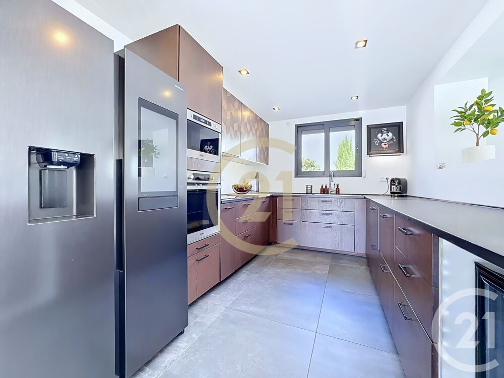 À 680000€, découvrez cette maison de 182m² entièrement h....