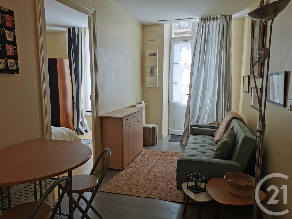 Découvrez cet appartement meublé idéalement situé en cen....