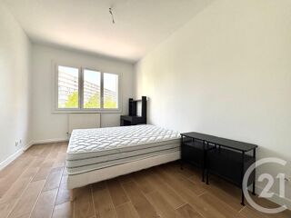  Appartement à louer 4 pièces 63 m²