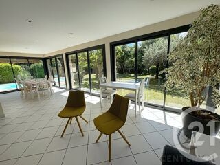  Maison à louer 6 pièces 205 m²