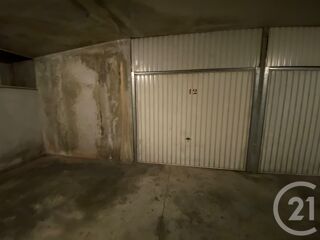  Parking / Garage à louer 12 m²