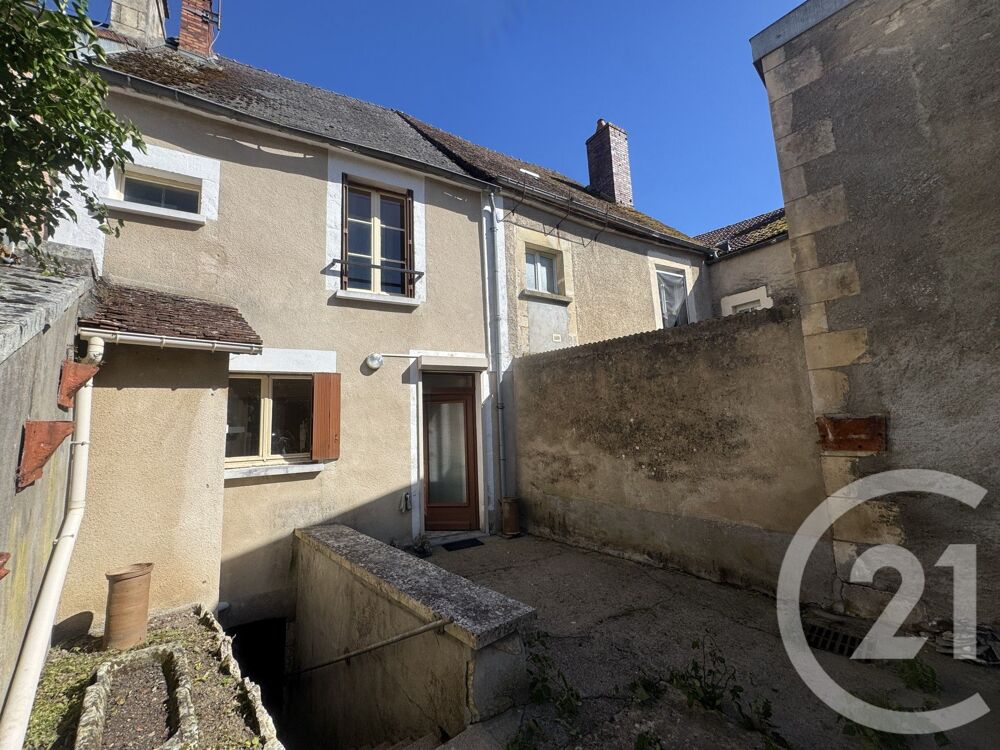 Entrains sur Nohain en plein c½ur d'un bourg avec quelqu....