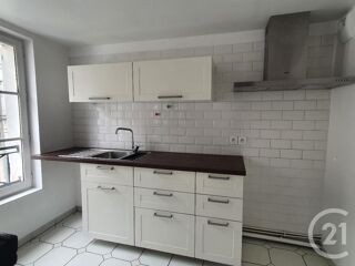  Appartement à louer 5 pièces 94 m²