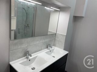  Appartement à louer 2 pièces 70 m²