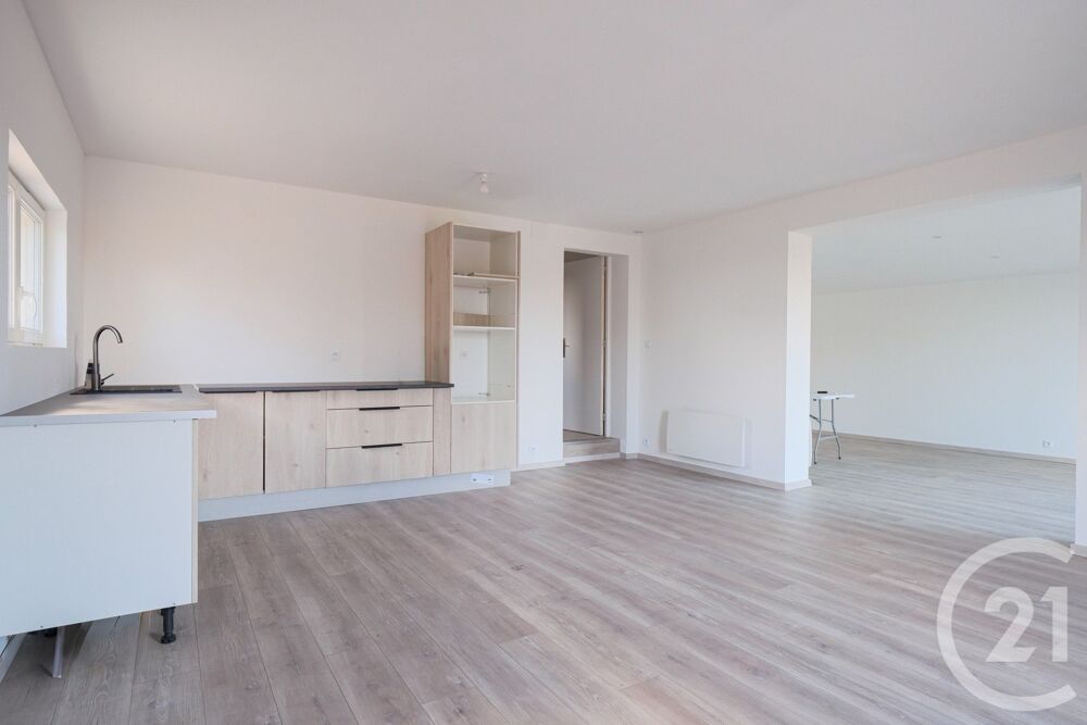 Au c½ur du bourg de Créances, à quelques pas des commerc....