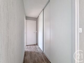  Appartement à louer 3 pièces 81 m²