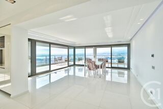  Appartement à louer 5 pièces 148 m²