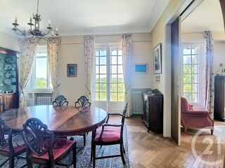  Maison  vendre 10 pices 370 m