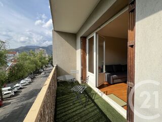  Appartement à louer 4 pièces 84 m²